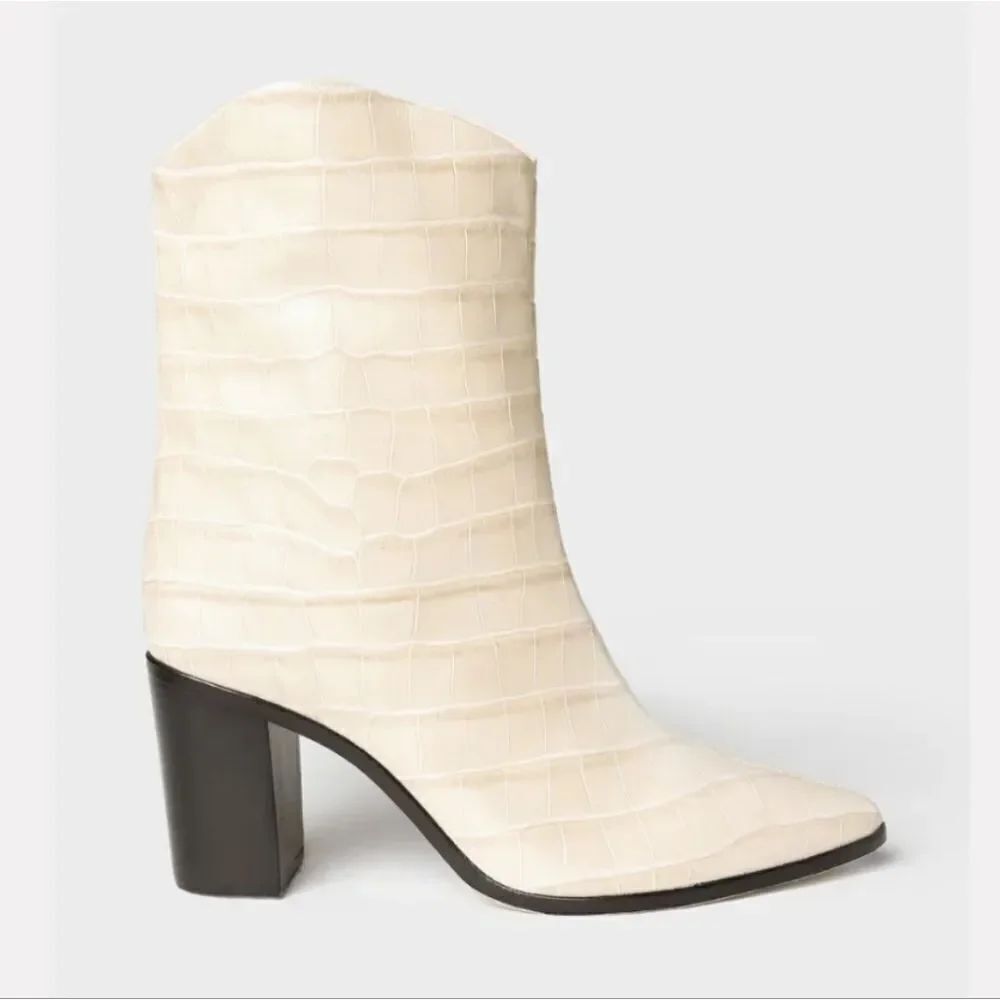BRAND NEW QUPID POINTED TOE CHUNKY HEEL BOOT